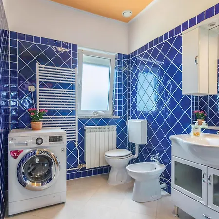 Stunning In Mihatovici With Kitchen Holiday home