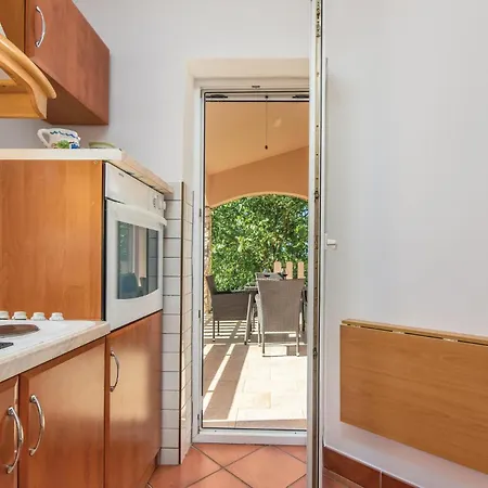 Stunning In Mihatovici With Kitchen Holiday home *