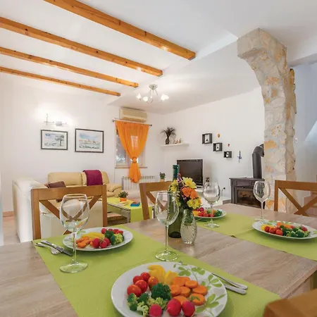 Holiday home Stunning In Mihatovici With Kitchen Rosini