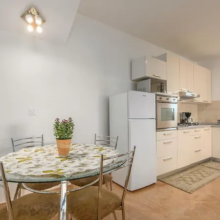 Casa vacanze Stunning In Mihatovici With Kitchen Rosini