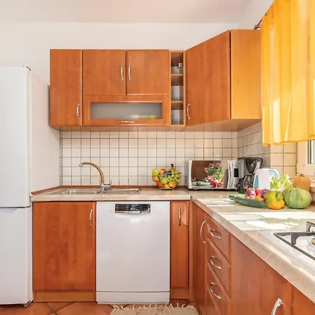Stunning In Mihatovici With Kitchen Casa vacanze Rosini
