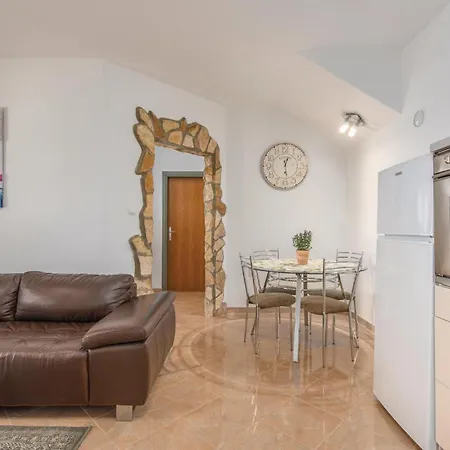 Stunning In Mihatovici With Kitchen * Rosini