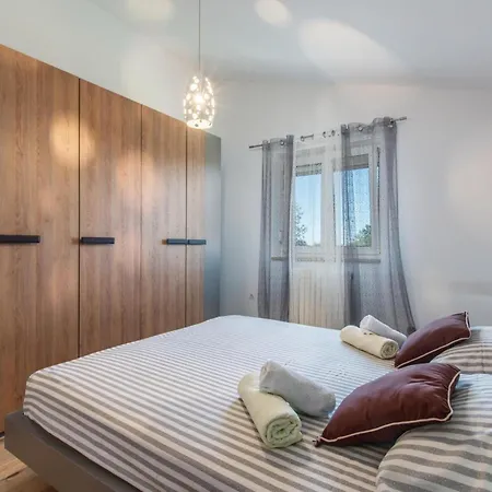 Stunning In Mihatovici With Kitchen