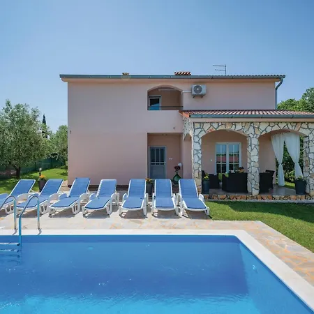 Stunning In Mihatovici With Kitchen Rosini