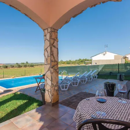 Stunning In Mihatovici With Kitchen Casa vacanze Rosini