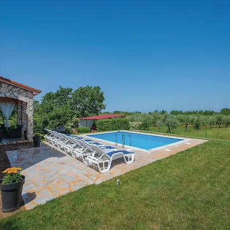 Stunning In Mihatovici With Kitchen Casa vacanze *