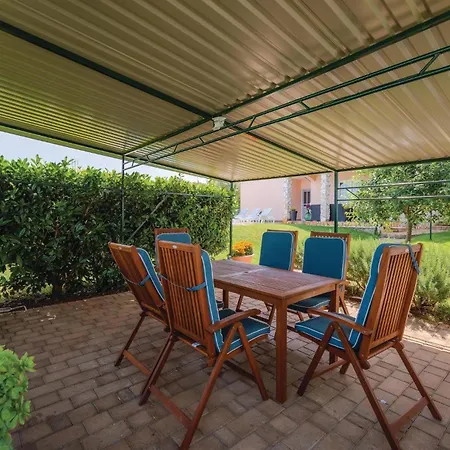 Stunning In Mihatovici With Kitchen Casa vacanze Rosini